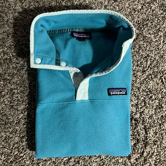 Women’s Blue fleece Patagonia 1/4 button up sweater - Picture 2 of 6
